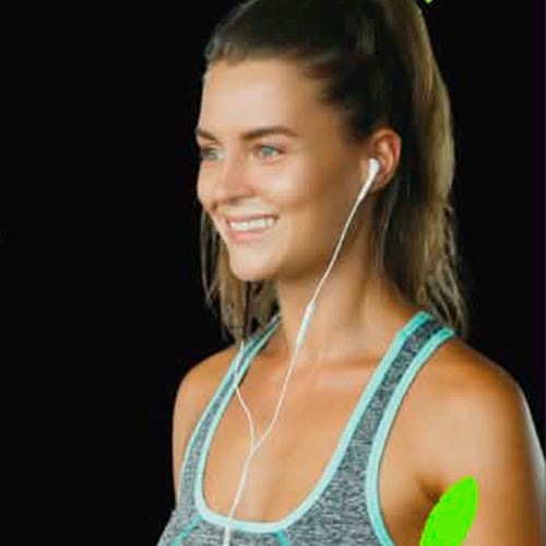 Dame som er i gang med at lave funktionel hybrid træning